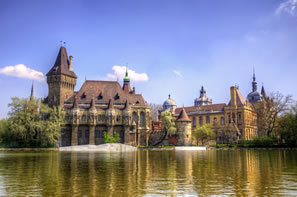 Венгерские замки представлены в множестве вариантов и являются ключевой отраслбю туризма